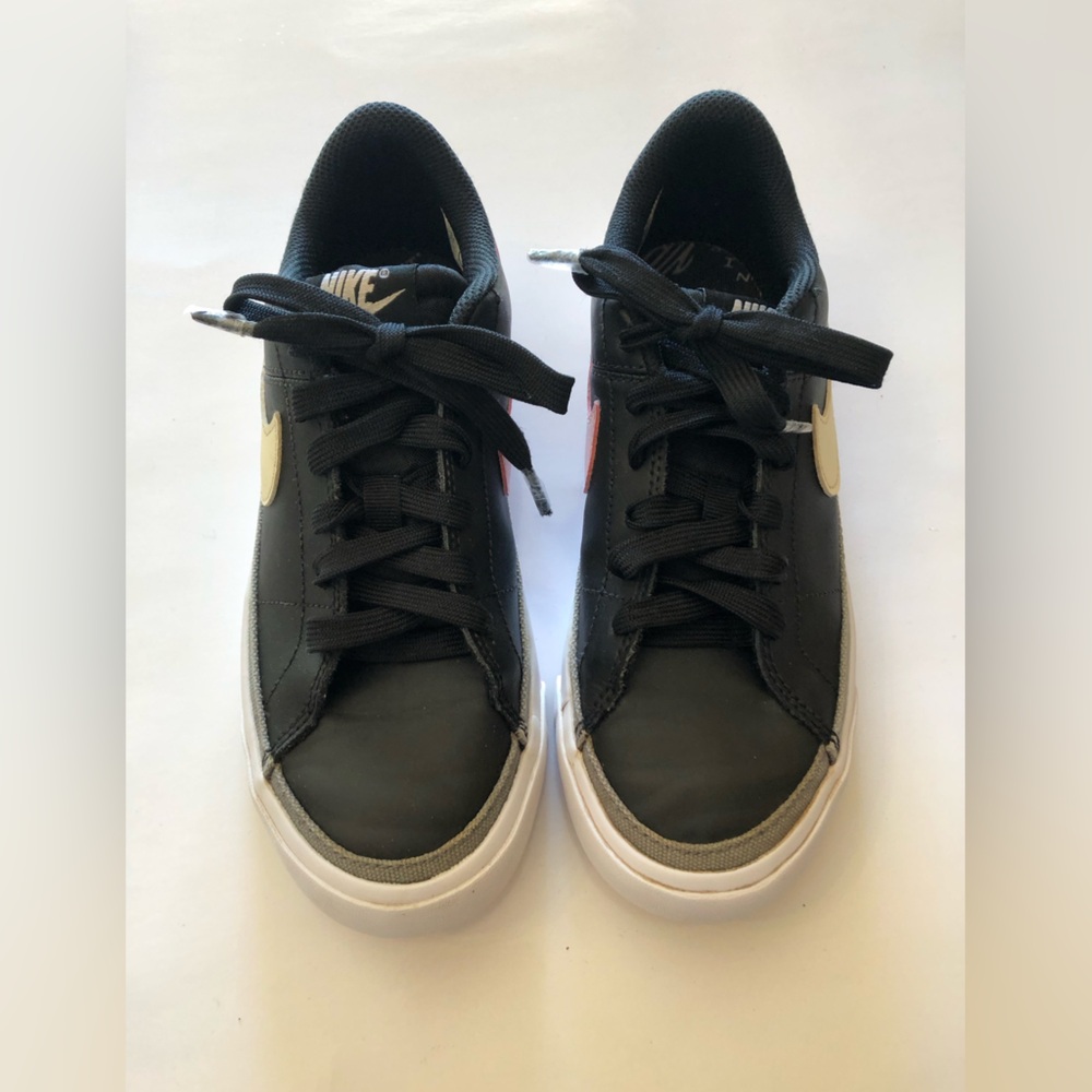 Nike Court Legacy SE Black/Cashmere/Pink Girl's Sneakers Size 3.5Y DC3959-001